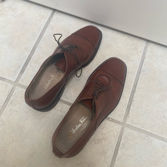 Salvatore Ferragamo - brown leather - size 9 - good condition main image 10